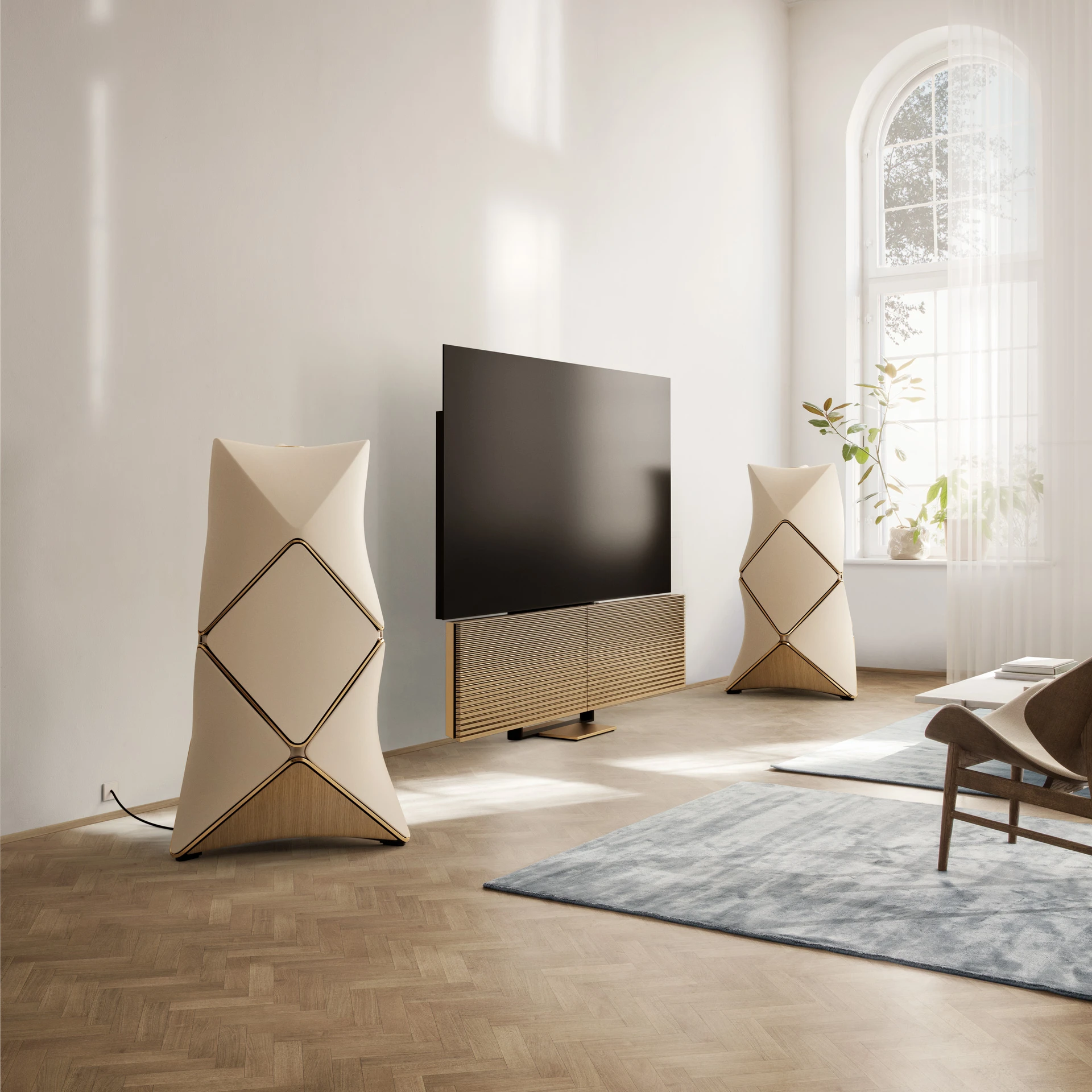 Напольная акустическая система Bang & Olufsen BeoLab 90 Light Oak, Sand / Gold Tone – цена, описание и отзывы — фото