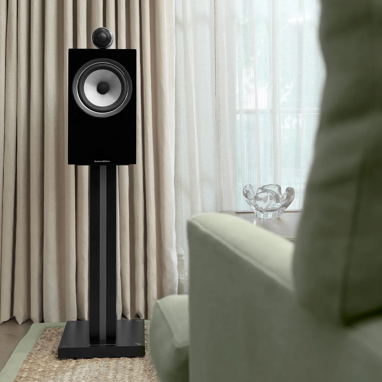 Полочная акустика Bowers & Wilkins 705 S Gloss Black – цена, описание и отзывы — фото